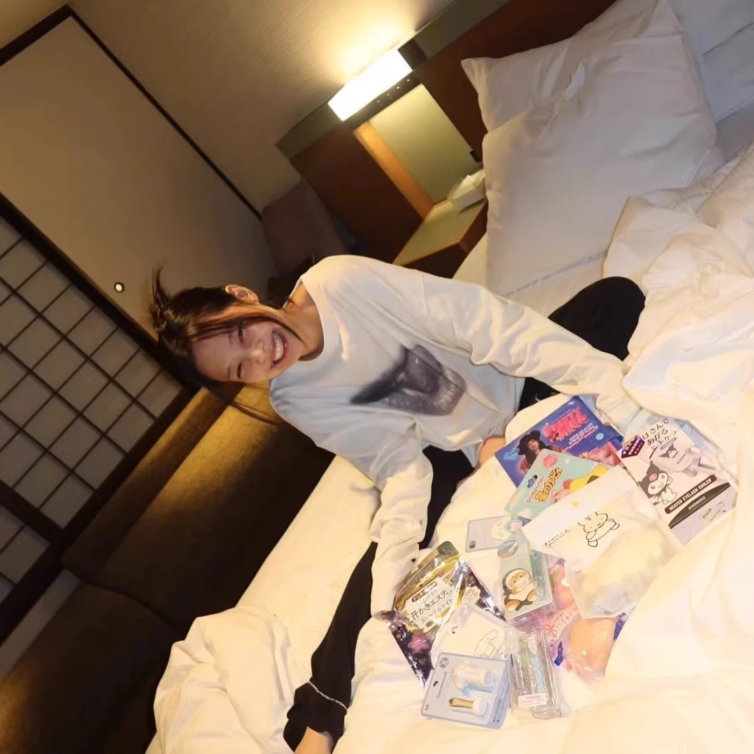 Lip Print White Long Sleeve T-Shirt-Blackpink Jennie