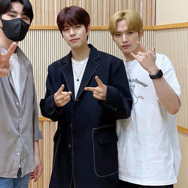 STRAYKIDS X LEE 'We Are Pawsitive Influencer' Tee-Straykids tshirt