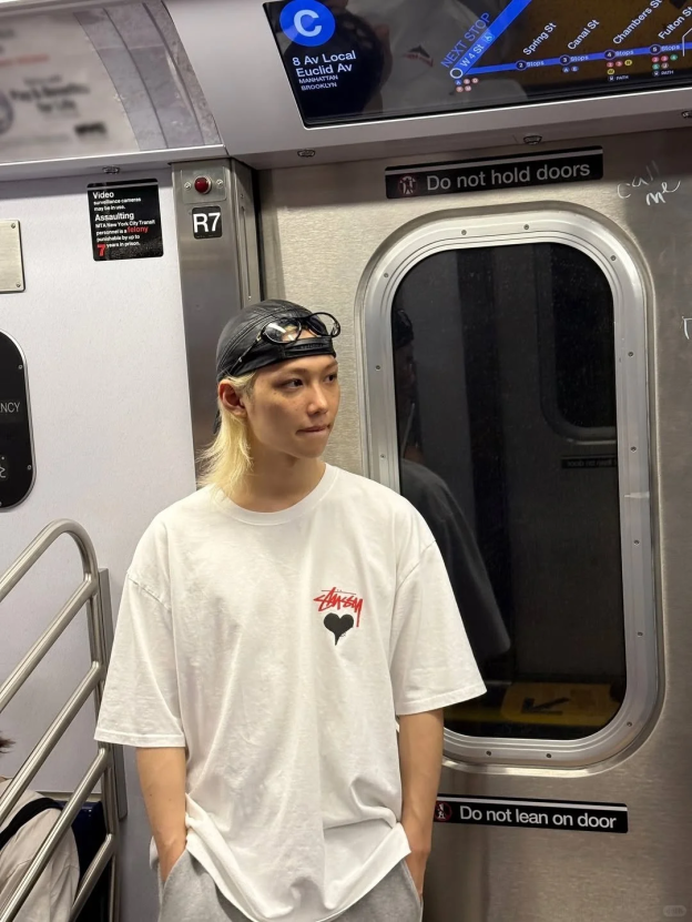 Stray kids Felix Inspired Stock Heart Drip Graphic Tee-Straykids