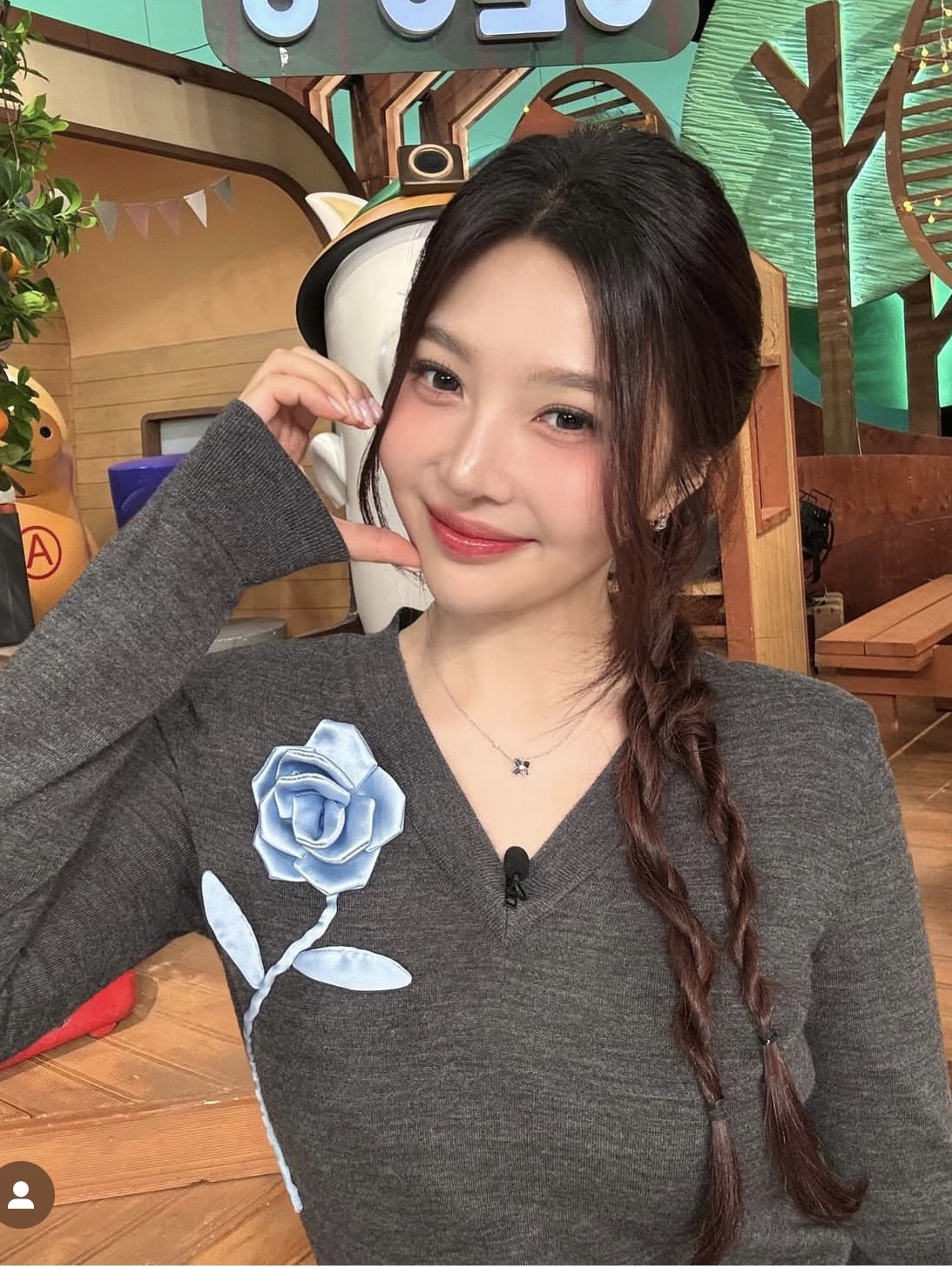 IU & Red Velvet Joy Inspired Blue Rose Lightweight Jumper