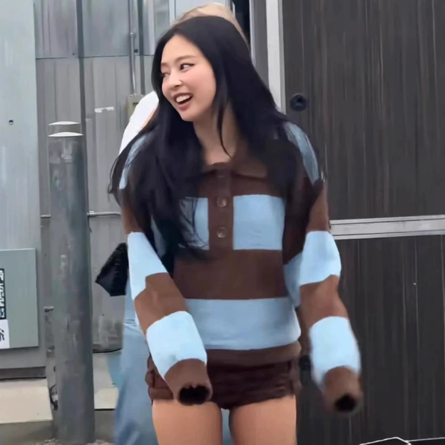 Striped Knit Faux Mink Sweater-Blackpink Jennie