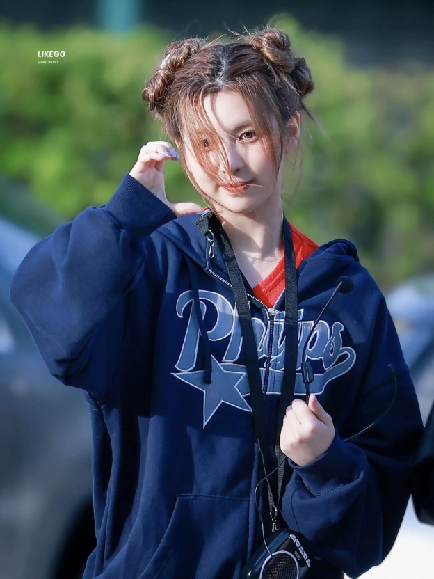 NewJeans&NMIXX&GIDLE Inspired Embroidered Letter Zip-Up Hoodie