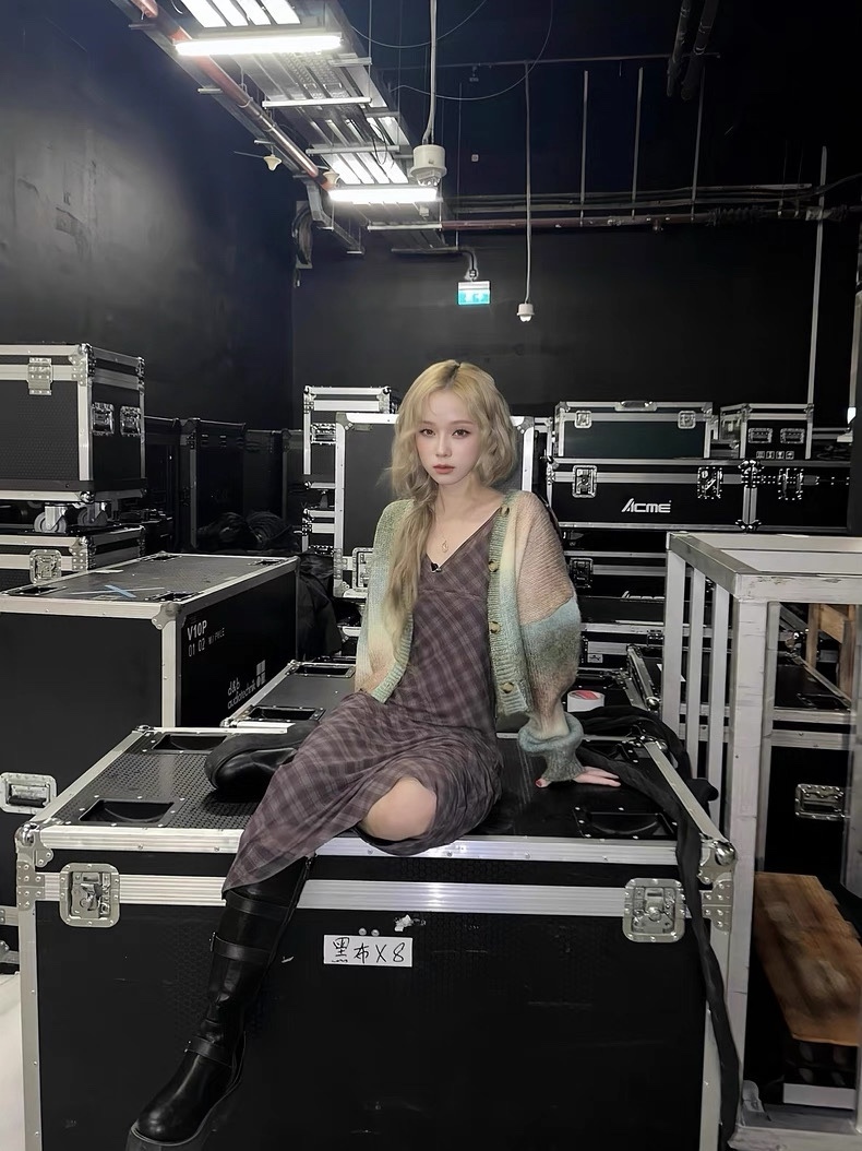 Aespa Winter Inspired Gradient Knit Cardigan