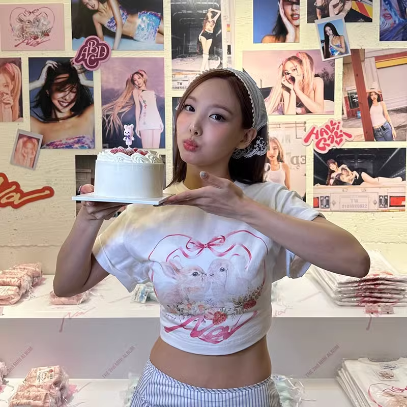 TWICE NAYEON X ODDONEOUT T-SHIRT