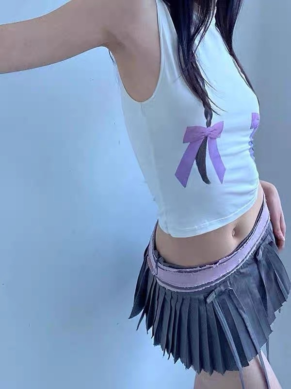 Lesserafim Chaewon Braids Print Sleeveless Crop Top