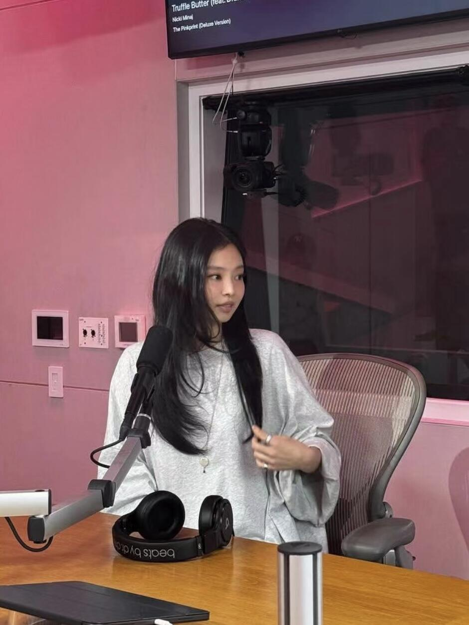 BLACKPINK Jennie Inspired Puff Sleeve Loose T-Shirt