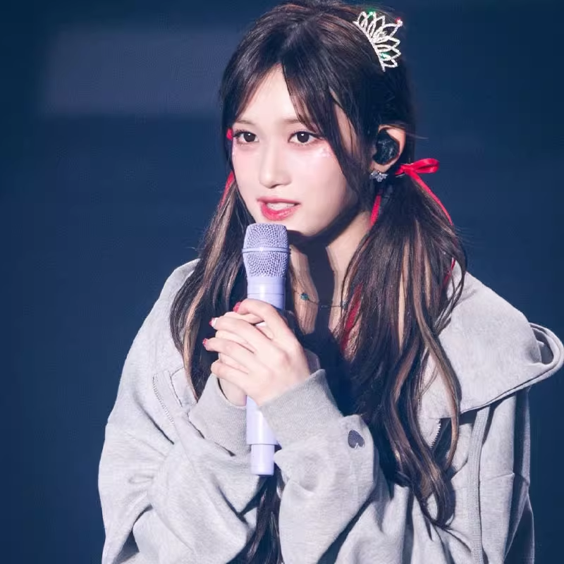 IVE SCOUT FAN CONCERT ZIP-UP HOODIE