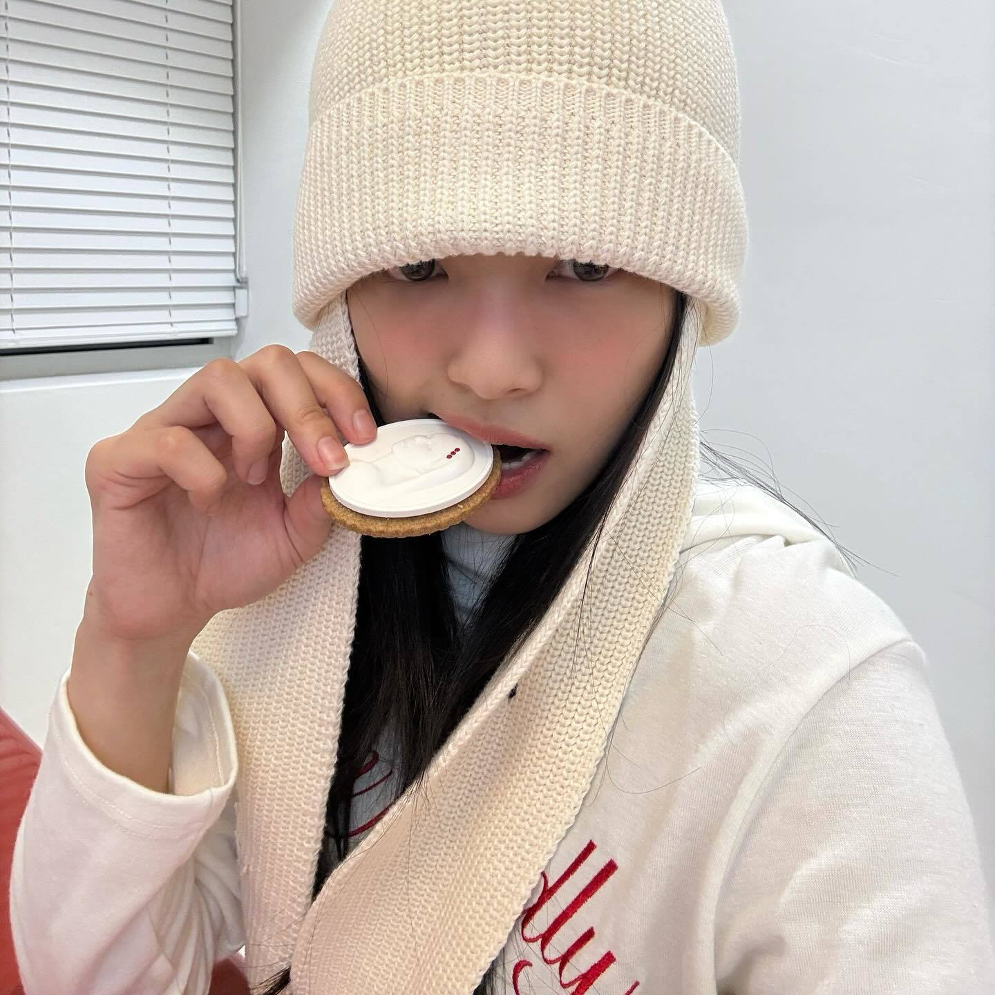 Lace heart long-sleeve hooded top-Blackpink Jennie