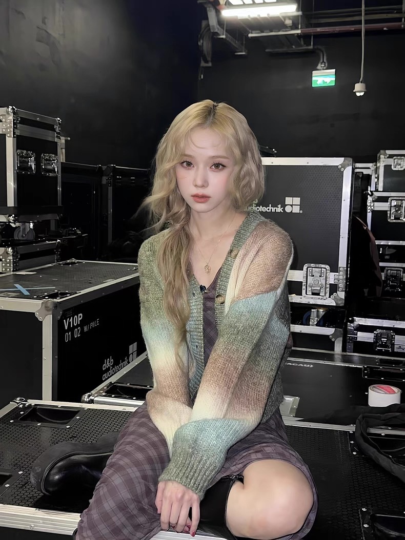 Aespa Winter Inspired Gradient Knit Cardigan