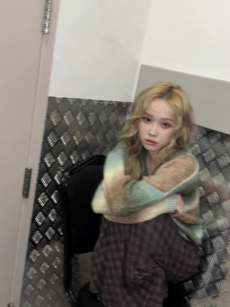 Aespa Winter Inspired Gradient Knit Cardigan