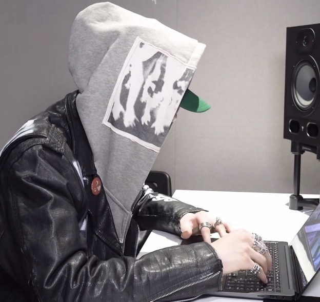 Enhypen Niki inspired chrome heart ring-Ni-Ki