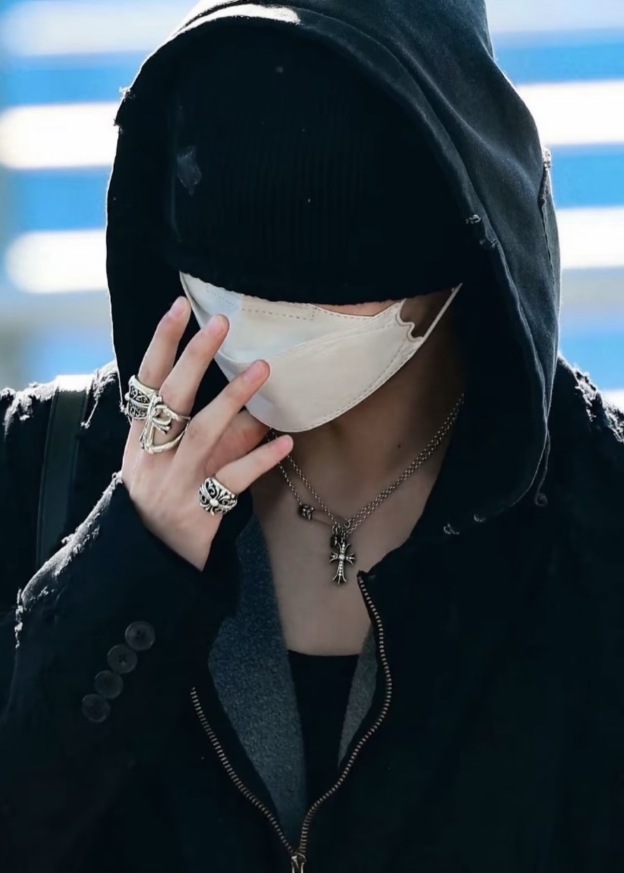 Enhypen Niki inspired chrome heart necklace-Ni-Ki