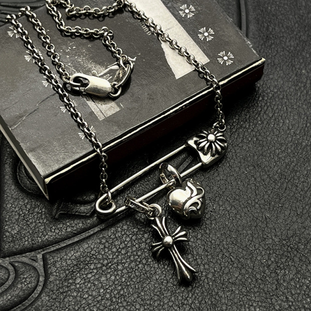 Enhypen Niki inspired chrome heart necklace-Ni-Ki