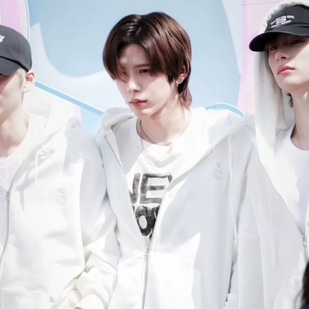 RIIZE Pop-Up Collaboration Inspired Graphic Zip-Up Hoodie