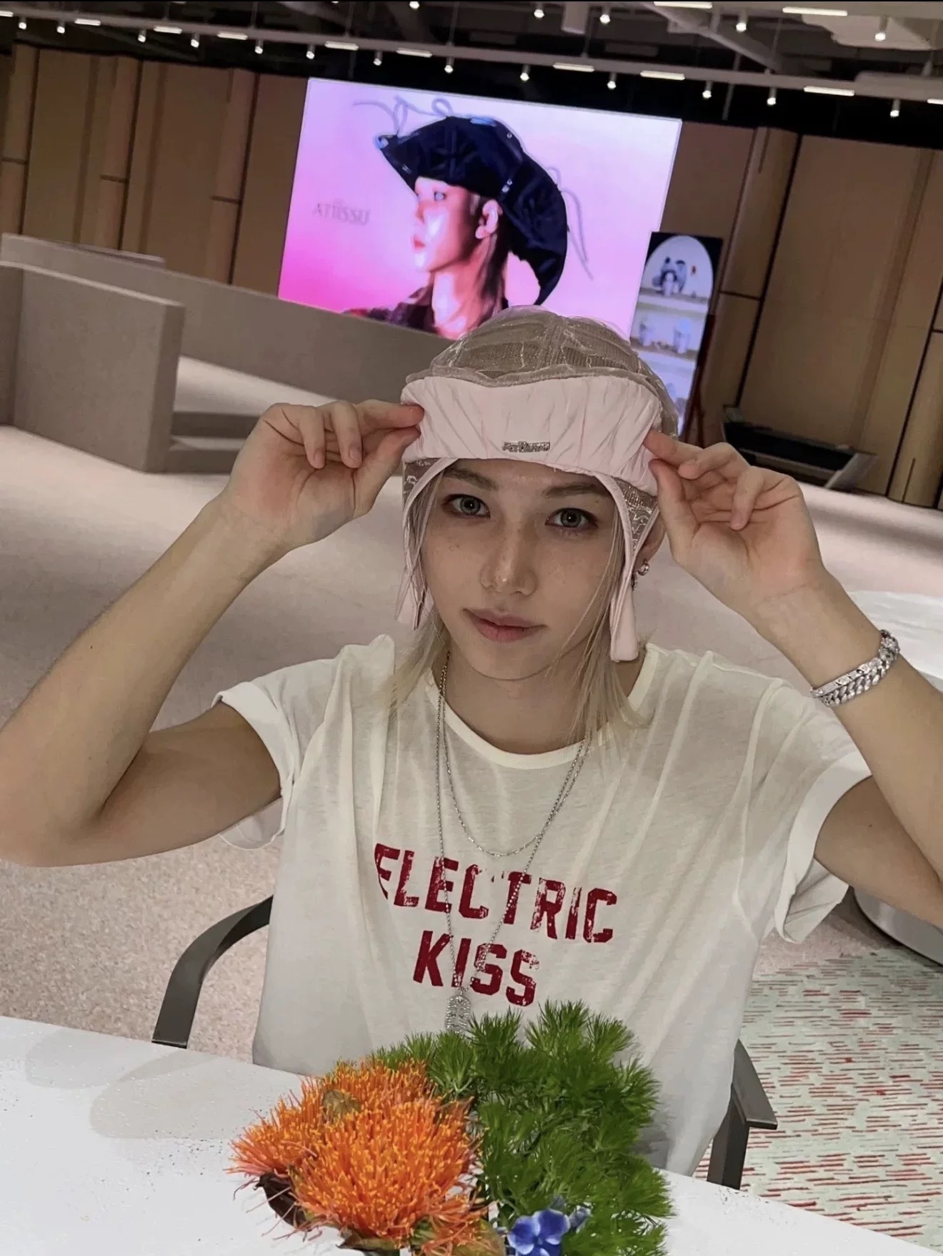 Straykids Felix inpisred Ann ELECTRIC KISS print tshirt