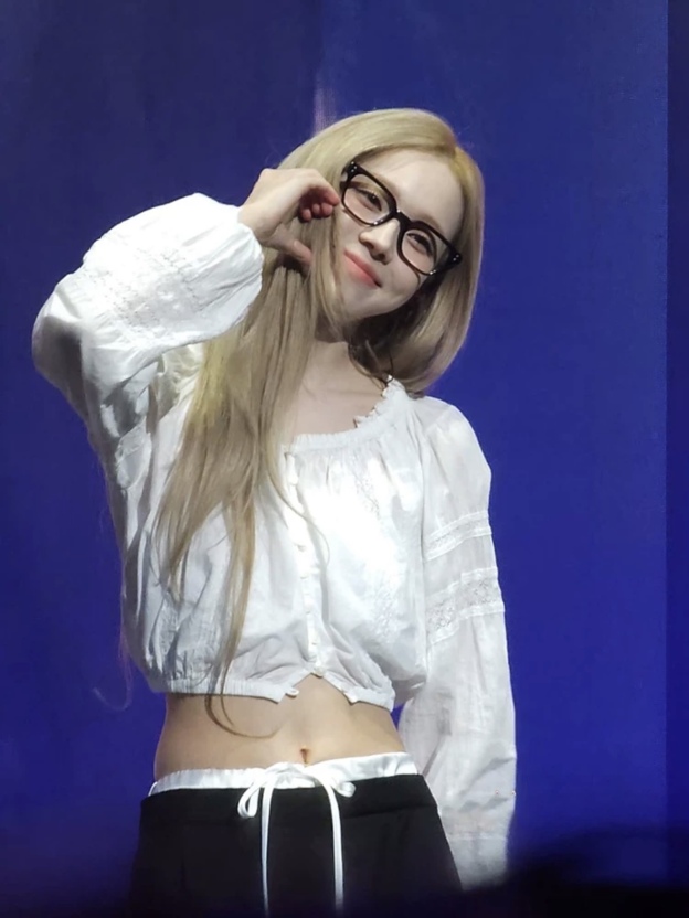 White Lace Blouse and Pants Set- Winter Aespa