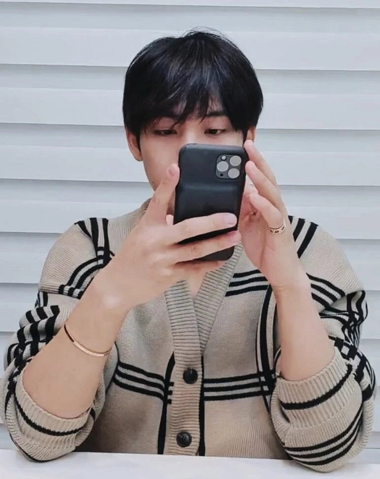 Khaki Plaid Knitted Cardigan -Mingyu – Seventeen