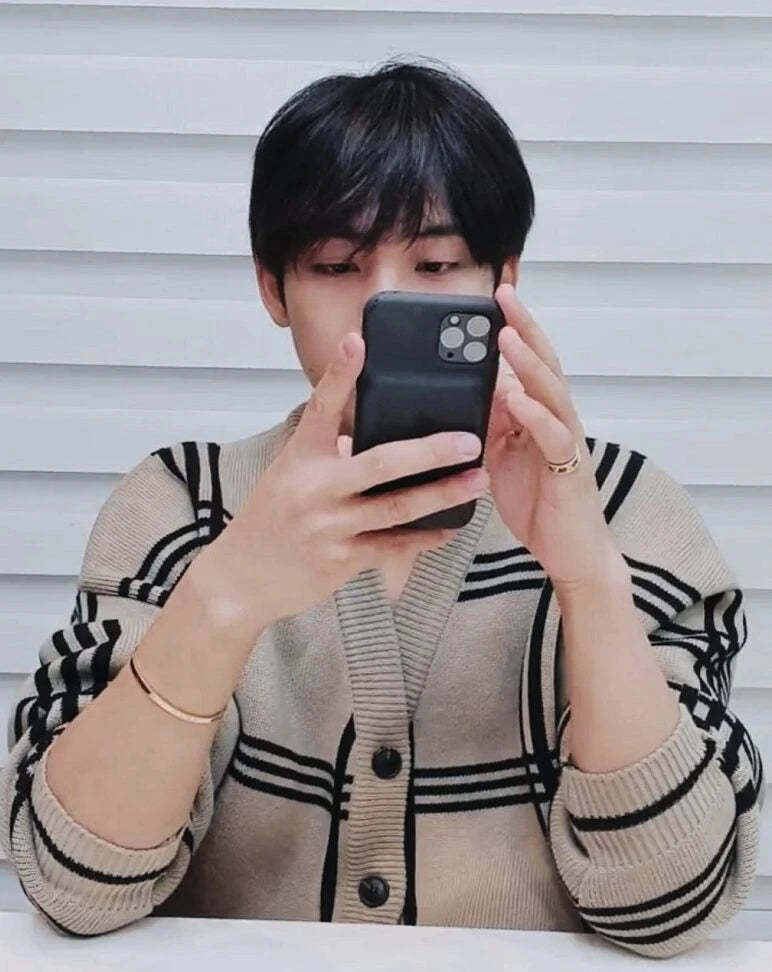 Khaki Plaid Knitted Cardigan -Mingyu – Seventeen