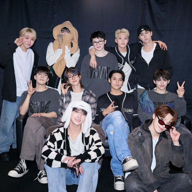 SEVENTEEN RIGHT HERE Concert T-shirt-SEVENTEEN