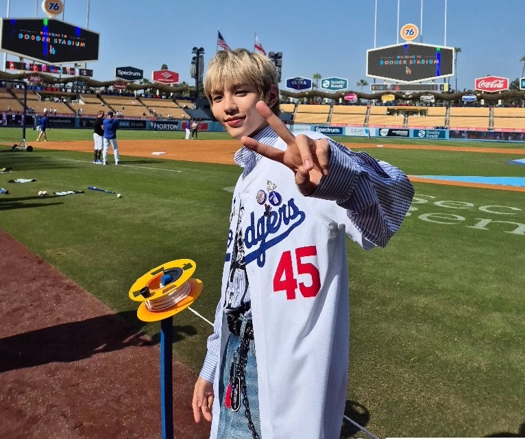 RIIZE Baseball Customized Dodgers Jersey Shirt- - Korean Idol Performance Outfit