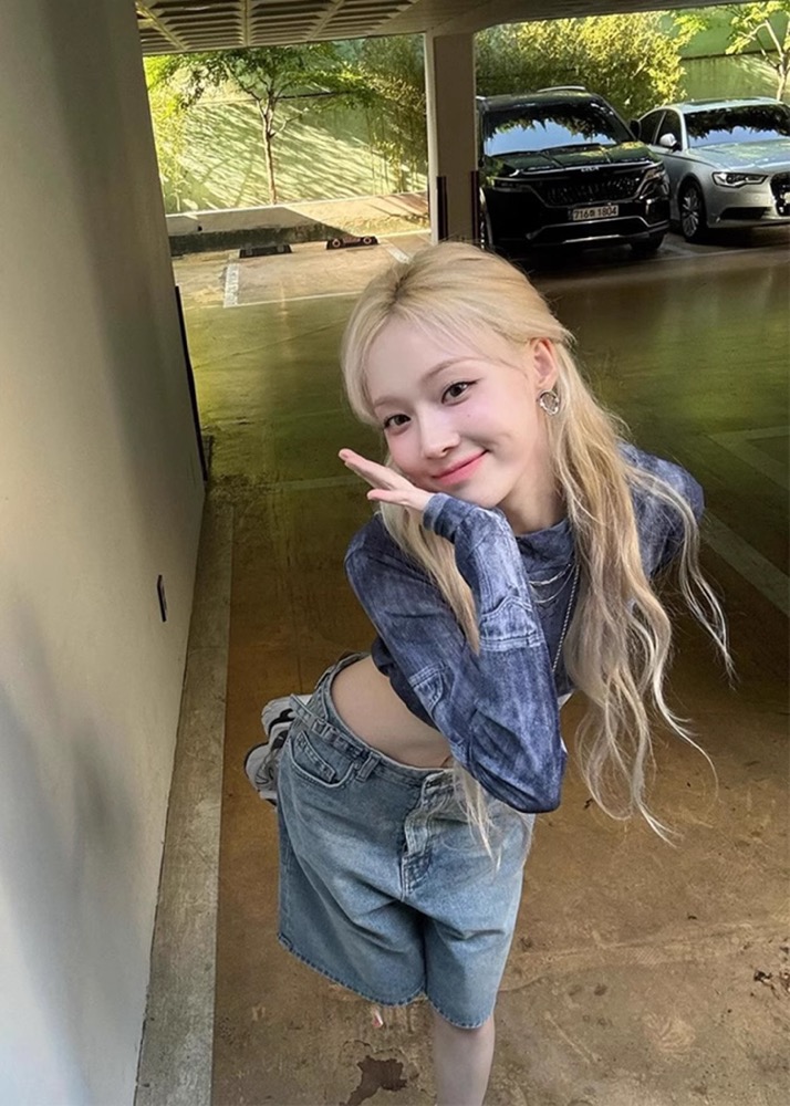 Aespa Winter Sun Protection Denim-Print Long Sleeve Tee shirt