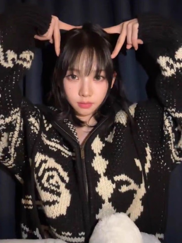 Aespa Karina-cozy oversized knit cardigan