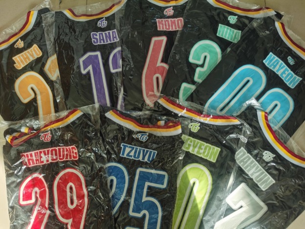 TWICE 5TH WORLD TOUR 'READY TO BE' IN JAPAN SPECIAL OFFICIAL Tshirt