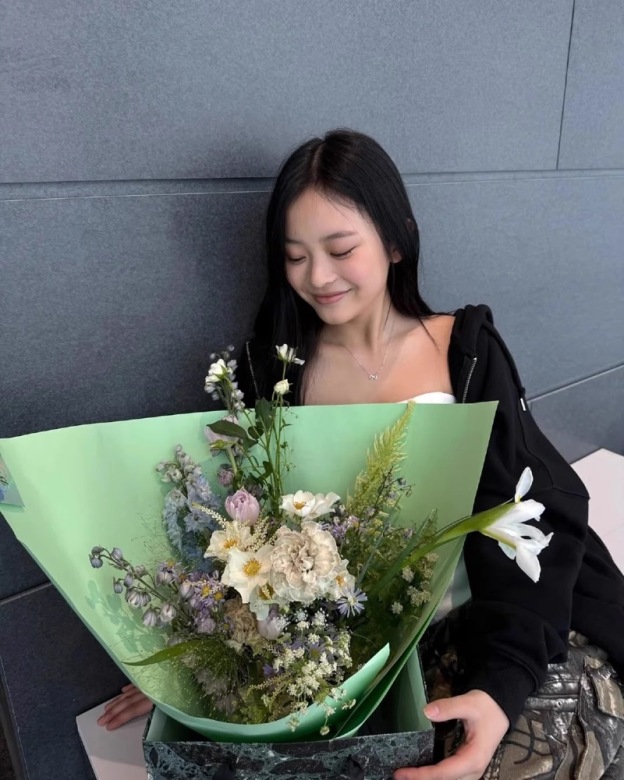 NewJeans Bunnies club-Inspired Hoodie Zip-Up Jacket-NJZ