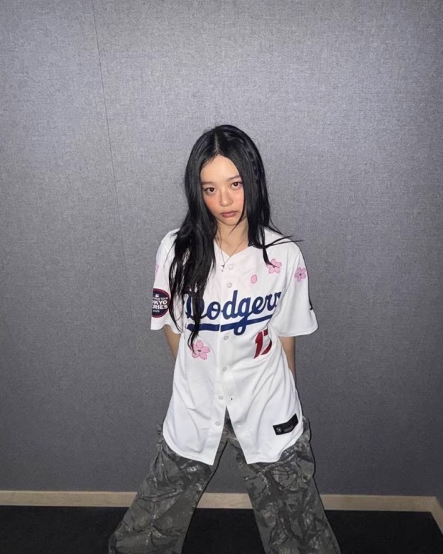 Custom HANNI & HAERIN 2025 Tokyo Dodgers Sakura Jersey – NEWJEANS Kpop Idol Inspired Baseball Jacket