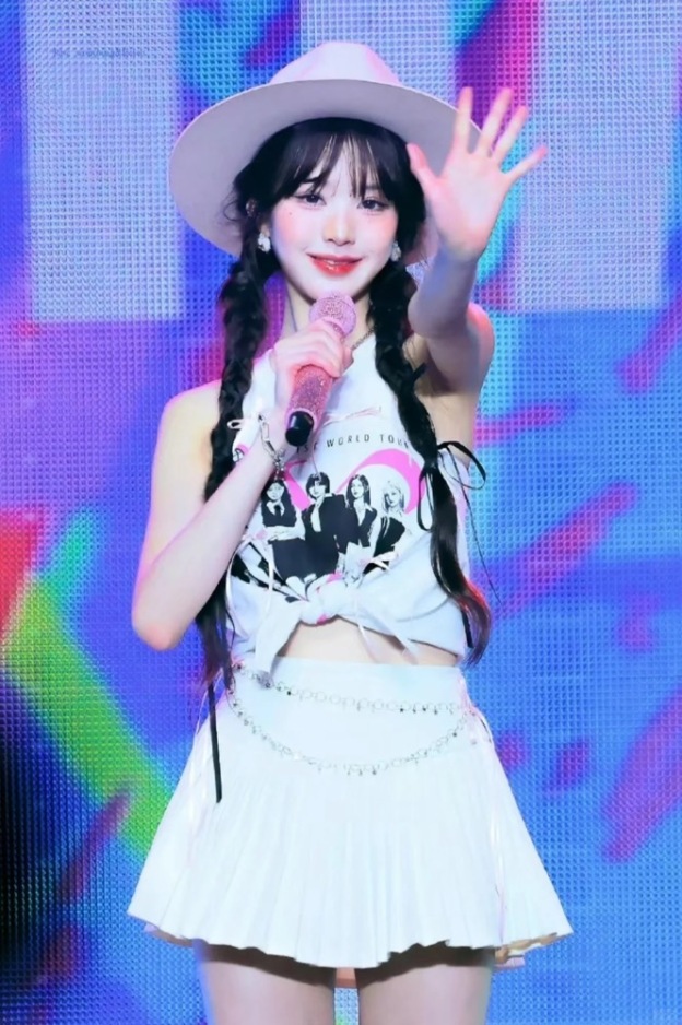 IVE WonYoung-White Vest Pleated Skirt Suit