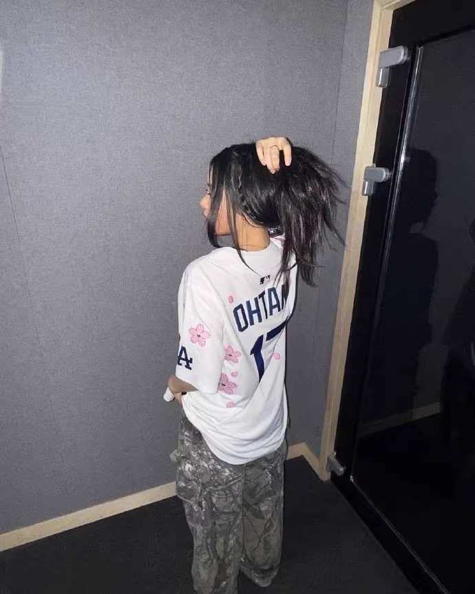 Custom HANNI & HAERIN 2025 Tokyo Dodgers Sakura Jersey – NEWJEANS Kpop Idol Inspired Baseball Jacket