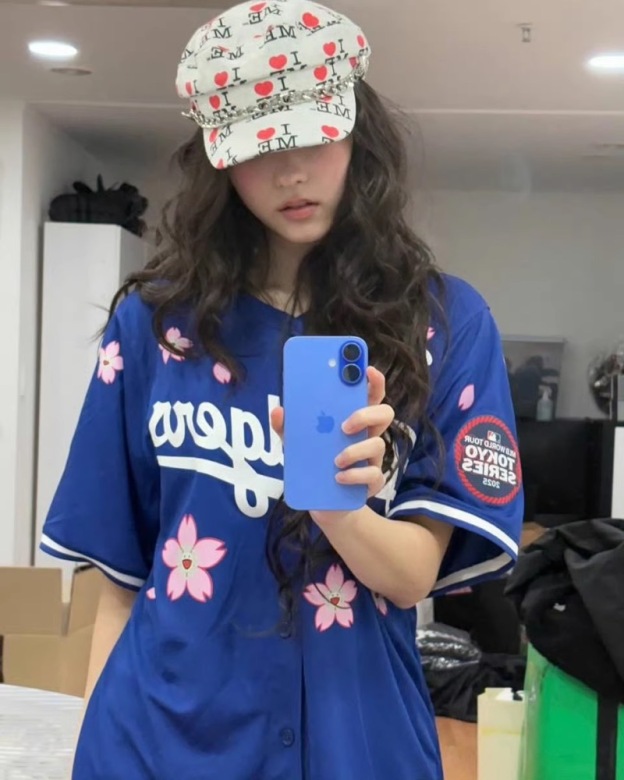 Custom HANNI & HAERIN 2025 Tokyo Dodgers Sakura Jersey – NEWJEANS Kpop Idol Inspired Baseball Jacket
