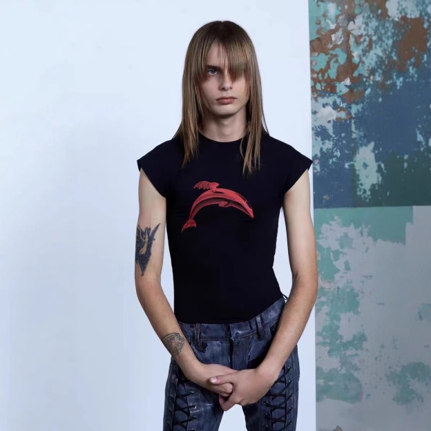 BLACKPINK Jennie Dolphin Print Fitted Crop Tee 