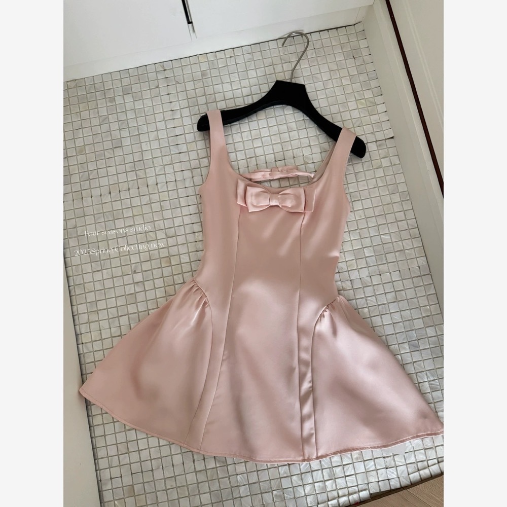 Pink Backless Ribbon Halter Dress-Outfitidea For Blinks BLACKPINK-Inspired Fashion