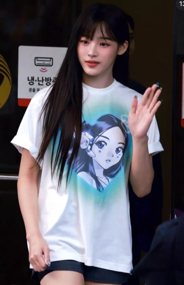 NewJeans Pop-Up Exclusive T-Shirt 