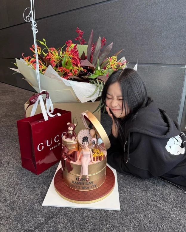 NewJeans Bunnies club-Inspired Hoodie Zip-Up Jacket-NJZ