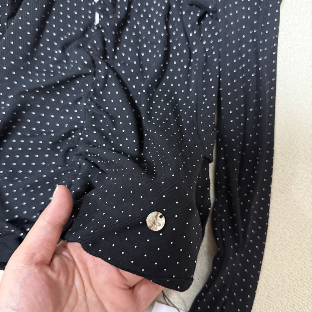 VE Kim Gaeul Inspired Dot Print Off-Shoulder Tee