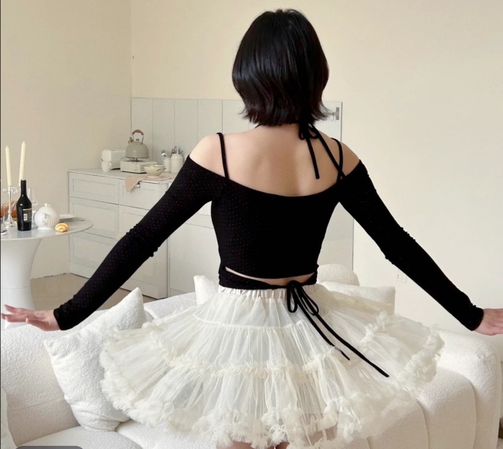 VE Kim Gaeul Inspired Dot Print Off-Shoulder Tee