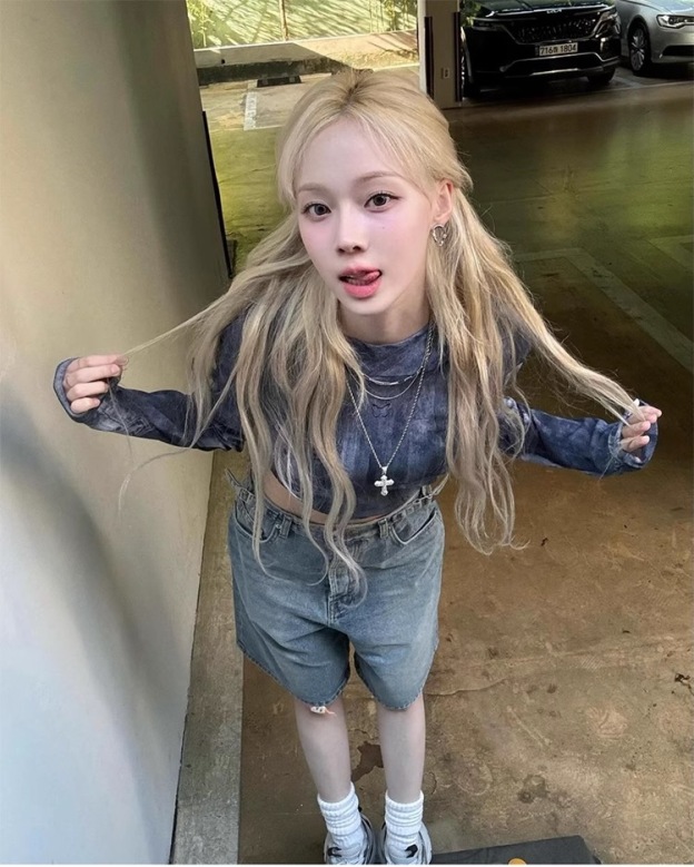 Aespa Winter Sun Protection Denim-Print Long Sleeve Tee shirt