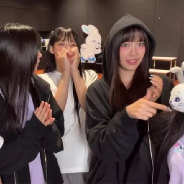 NewJeans Bunnies club-Inspired Hoodie Zip-Up Jacket-NJZ