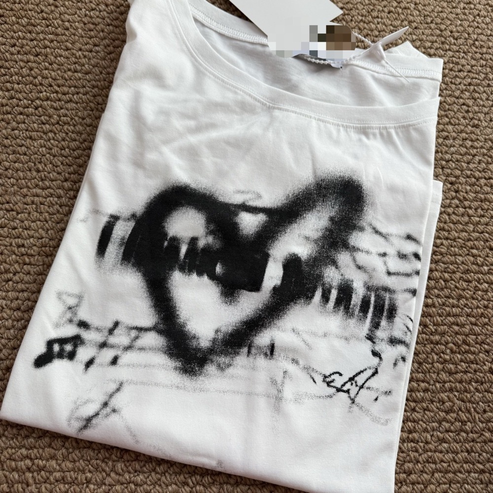 IVE&NJZ&ITZY- Inspired Heart Print Boat Neck Off-Shoulder Tee