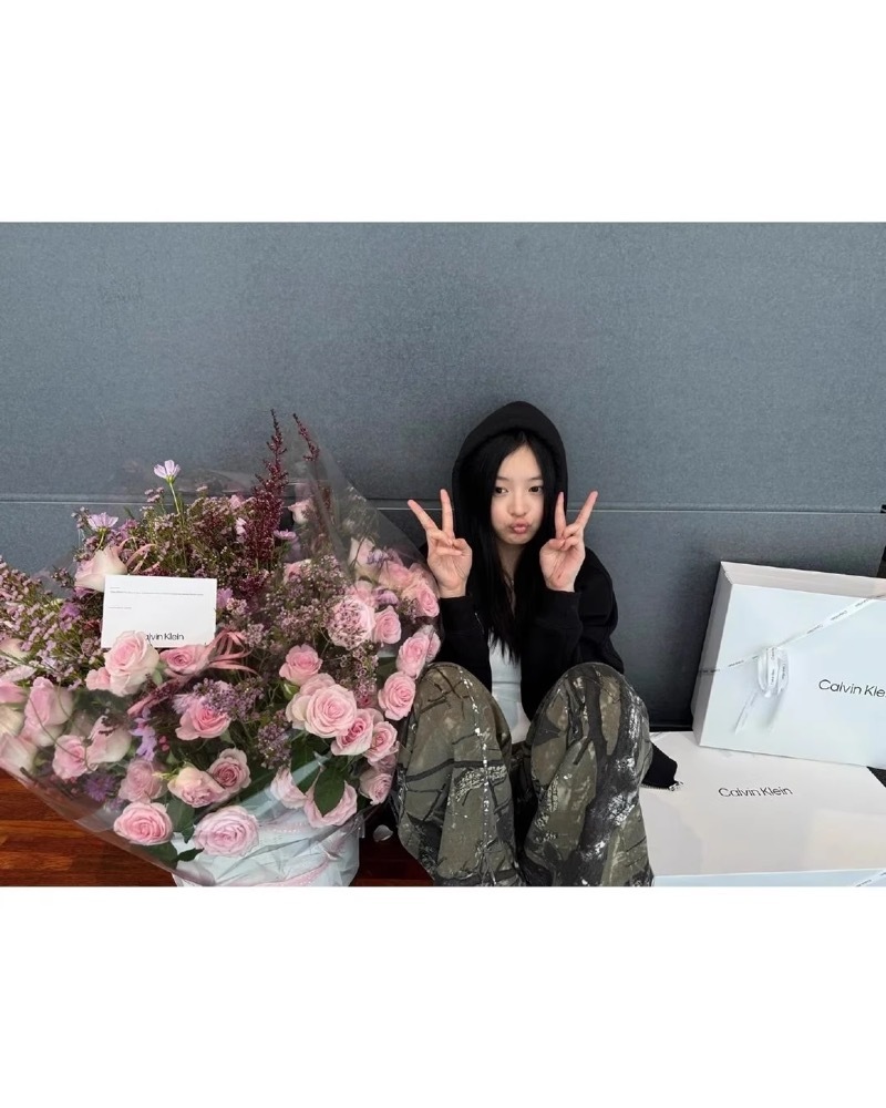 NewJeans Bunnies club-Inspired Hoodie Zip-Up Jacket-NJZ