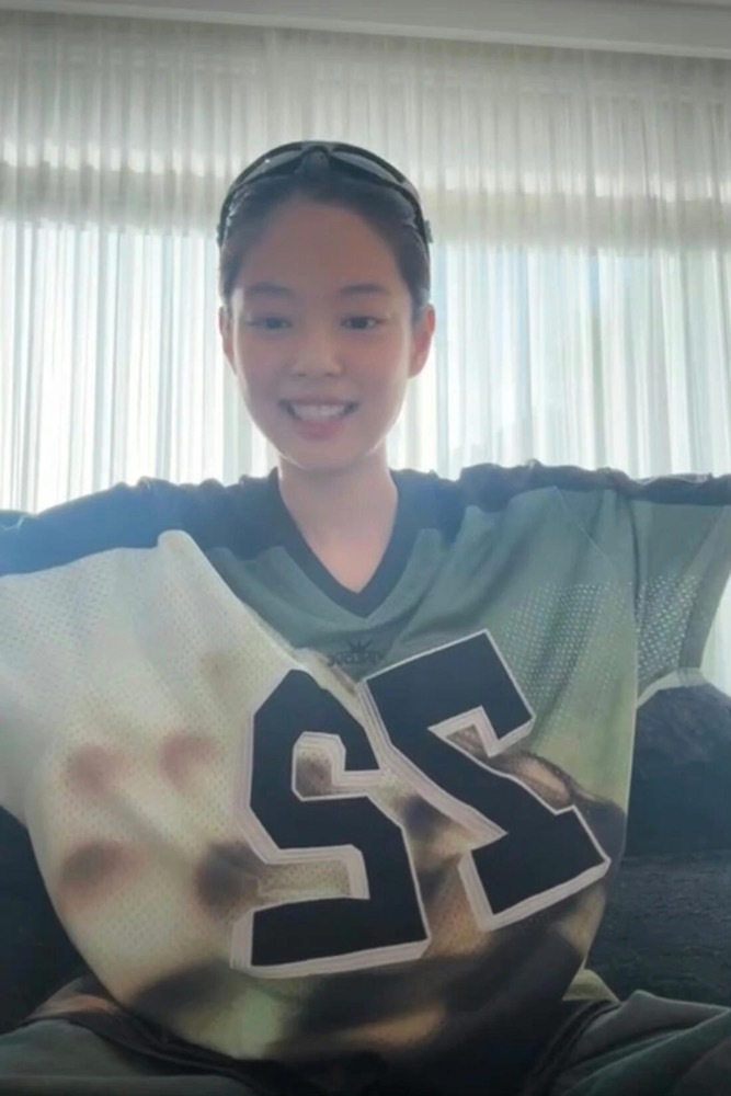BLACKPINK Jennie Inspired Vintage V-Neck Baseball Jersey Tshirt