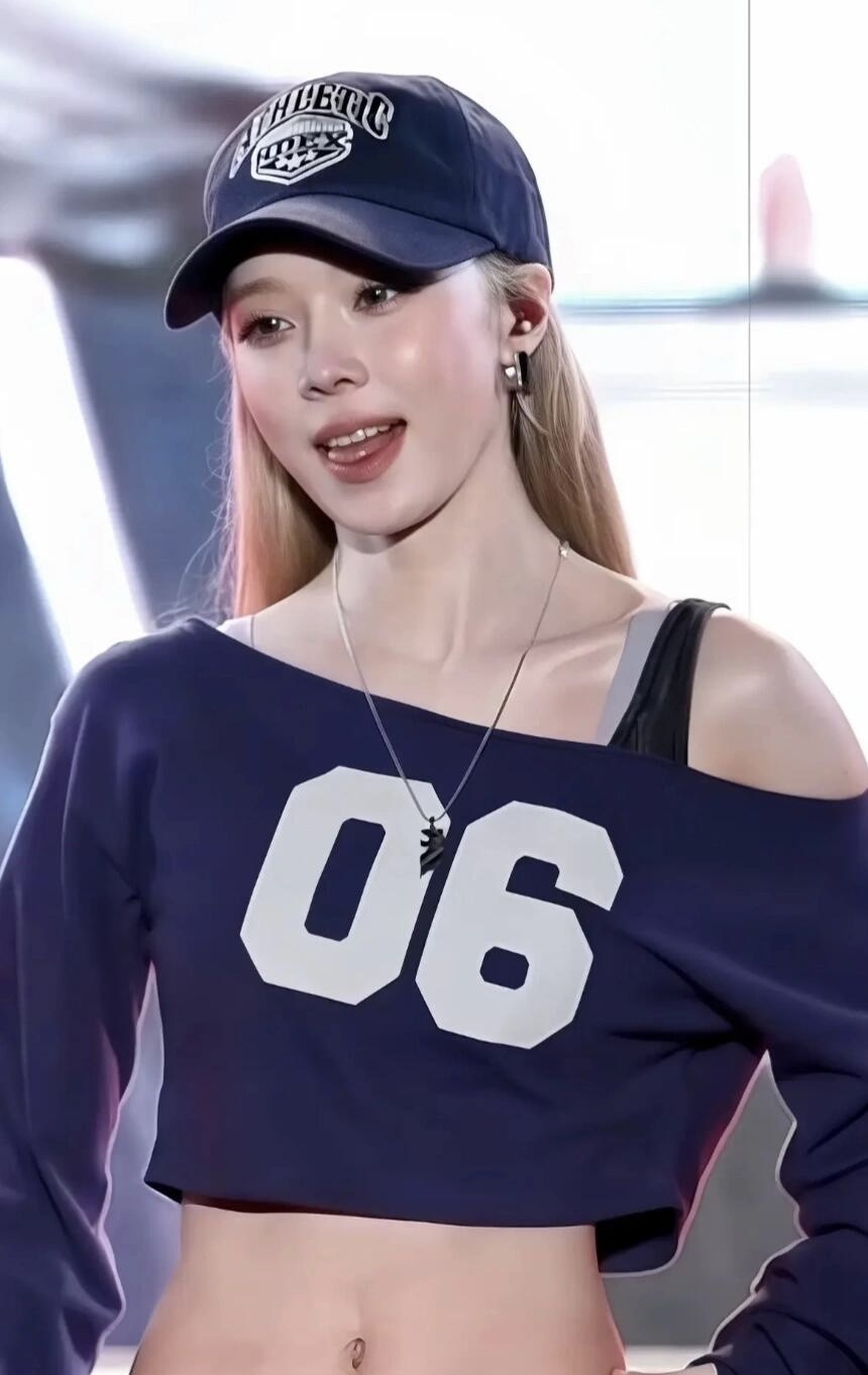 Navy slouchy shoulder long-sleeved-winter aespa