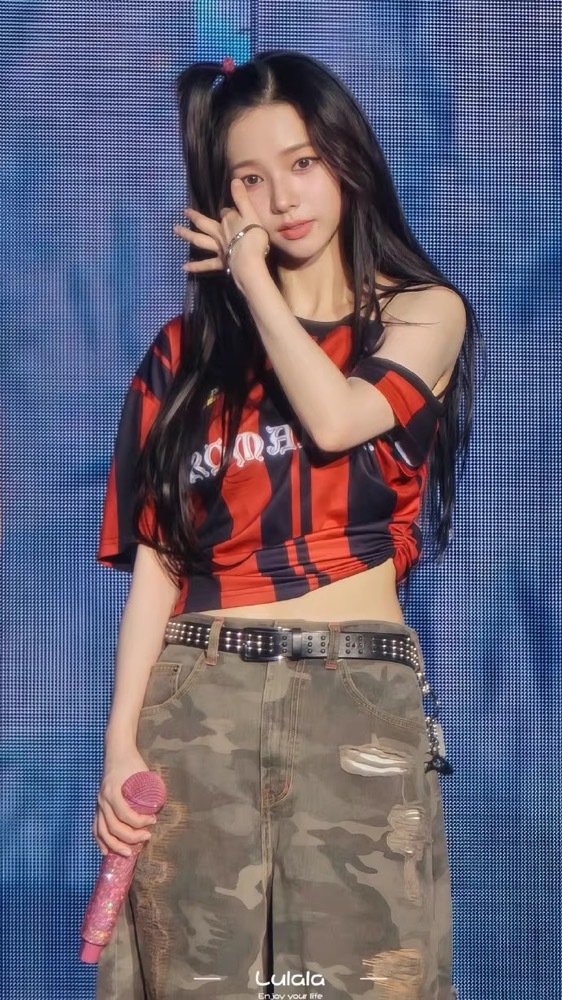 Babymonster Ahyeon& Aespa Karina Retro Striped Sleeveless Jersey Top