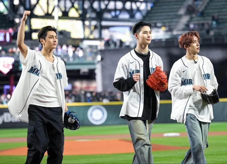 Custom ENHYPEN Baseball Jersey – kpop Performance Outfit