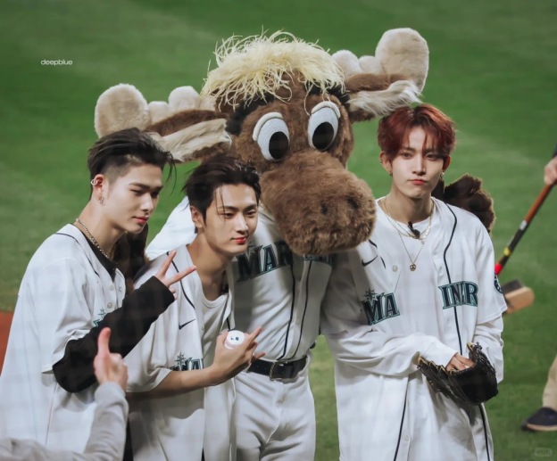 Custom ENHYPEN Baseball Jersey – kpop Performance Outfit