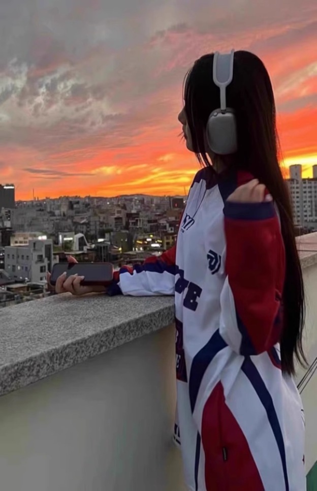 aespa Karina Inspired Retro Jersey Style Long Sleeve Tee 