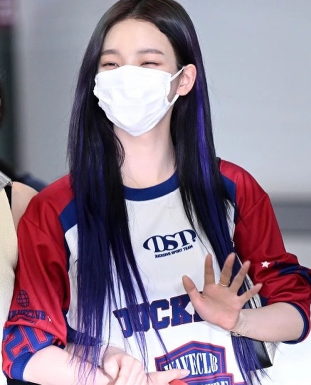 aespa Karina Inspired Retro Jersey Style Long Sleeve Tee 