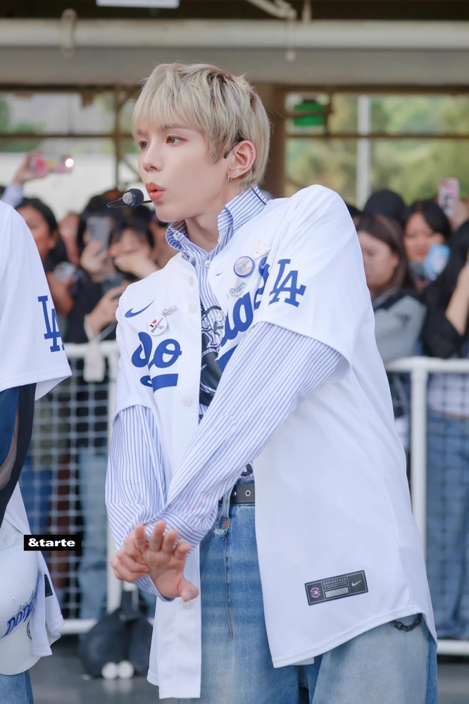 RIIZE Baseball Customized Dodgers Jersey Shirt- - Korean Idol Performance Outfit